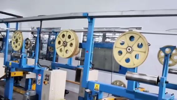 深圳光博會揭幕，AR眼鏡用上一個光機驅(qū)動雙眼，超3800家企業(yè)參展 
